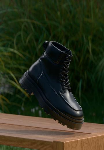 Ботинки на шнуровке
