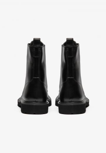 Ботинки на шнуровке