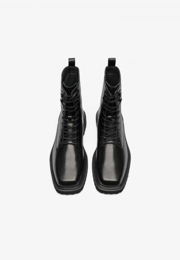 Ботинки на шнуровке