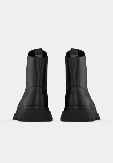 Ботинки на шнуровке