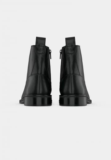 Ботинки на шнуровке