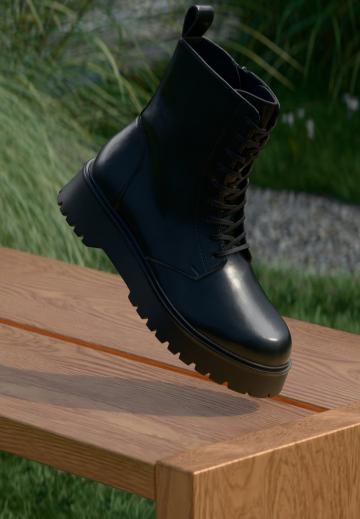 Ботинки на шнуровке