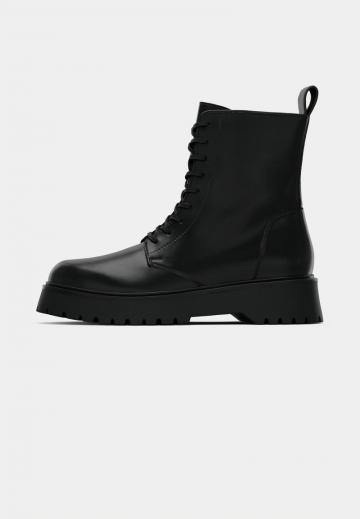 Ботинки на шнуровке