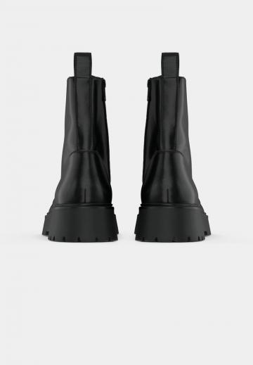 Ботинки на шнуровке