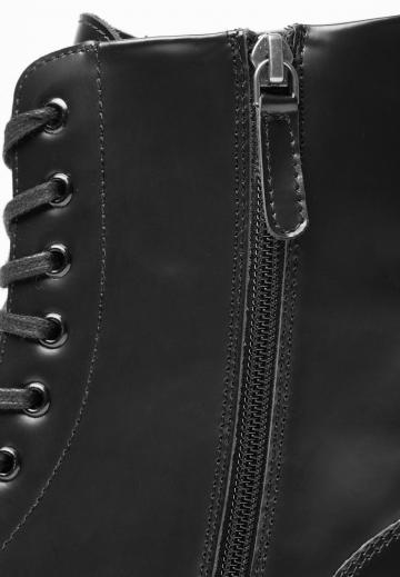 Ботинки на шнуровке