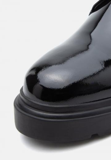 Ботинки на шнуровке