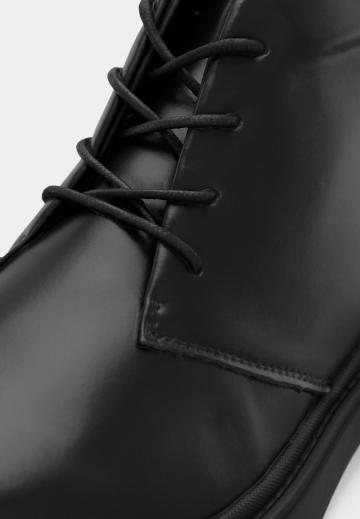 Ботинки на шнуровке