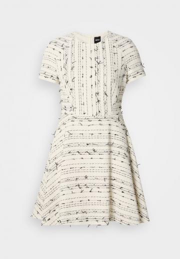 Короткое платье