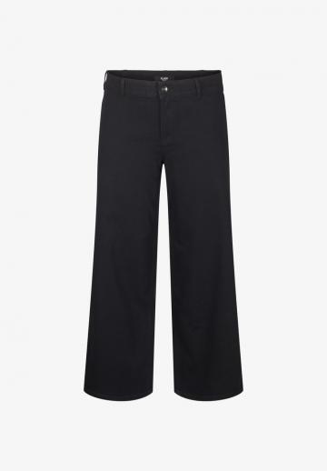 Клешеные джинсы