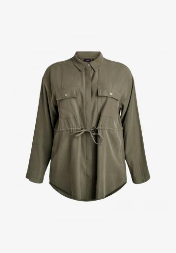 Куртка с накладнымит карманами