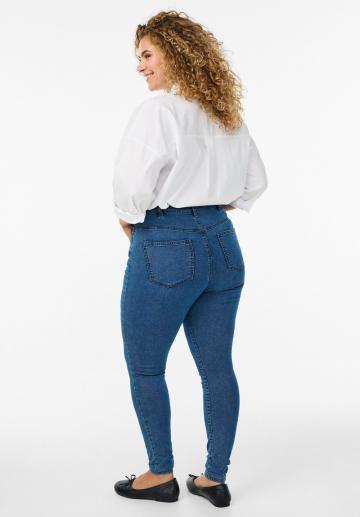 Узкие джинсы