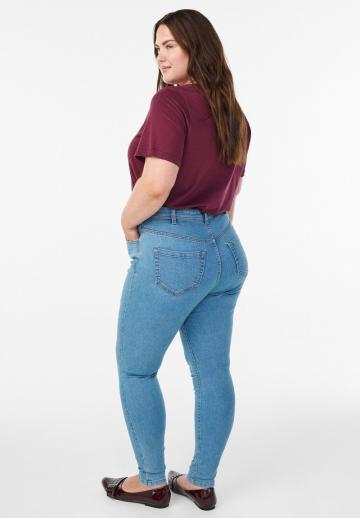 Узкие джинсы