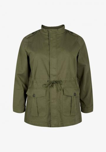 Куртка с накладнымит карманами