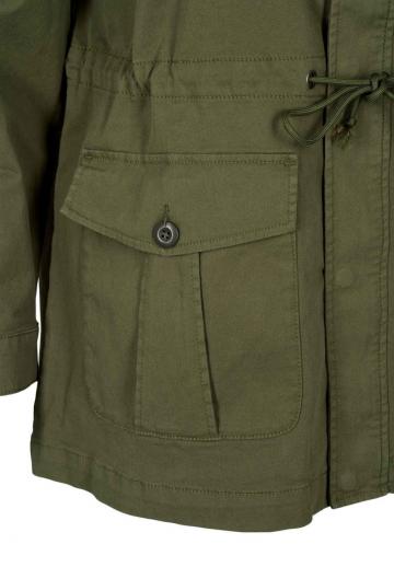 Куртка с накладнымит карманами