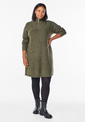 Вязаное платье