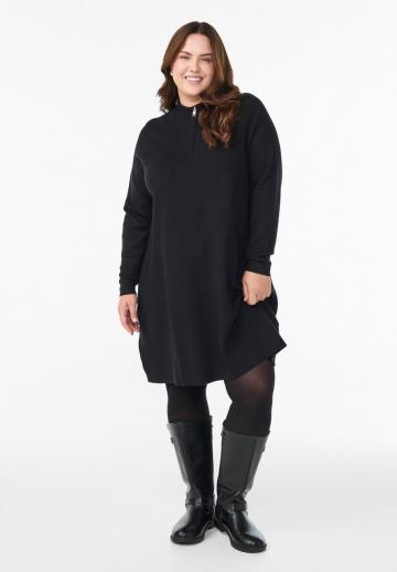 Вязаное платье