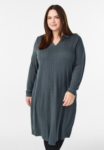 Вязаное платье