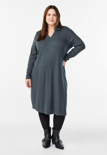 Вязаное платье