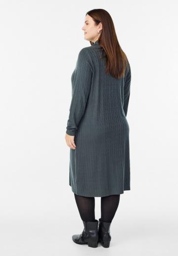 Вязаное платье