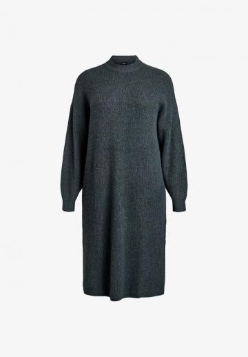 Вязаное платье