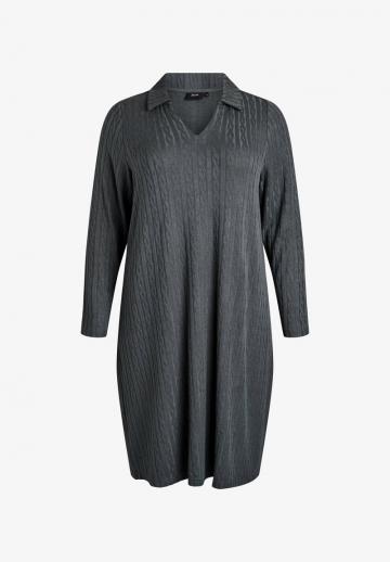 Вязаное платье