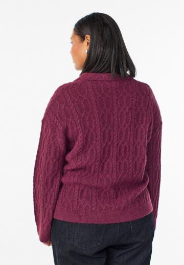 Пуловер с вырезом V