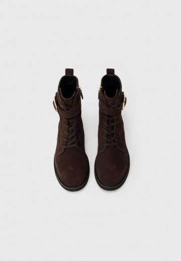 Ботинки на шнуровке