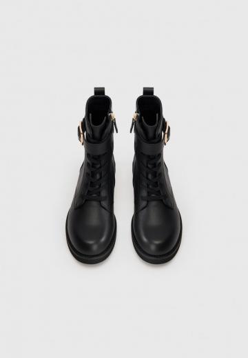 Ботинки на шнуровке