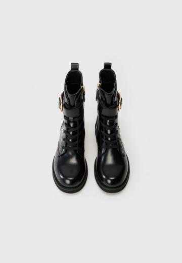 Ботинки на шнуровке