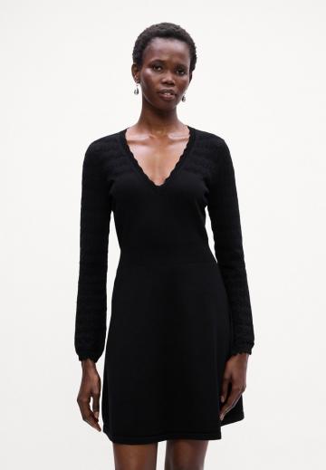 Вязаное платье