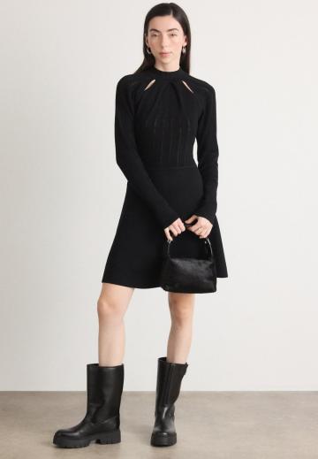 Вязаное платье