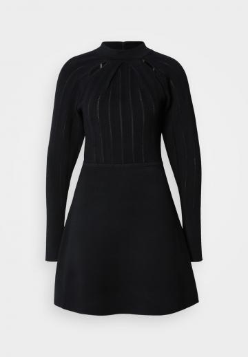 Вязаное платье