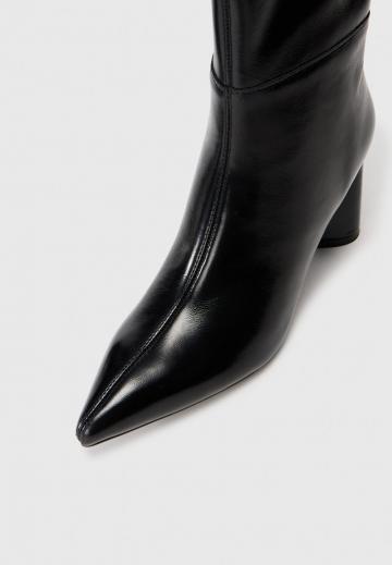 Высокие сапоги