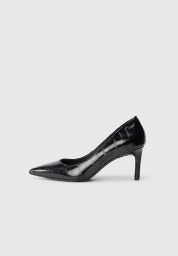 Туфли на высоком каблуке