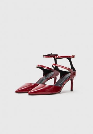 Туфли с ремешком