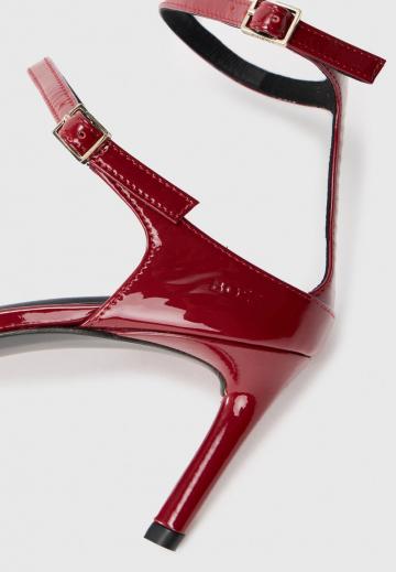 Туфли с ремешком