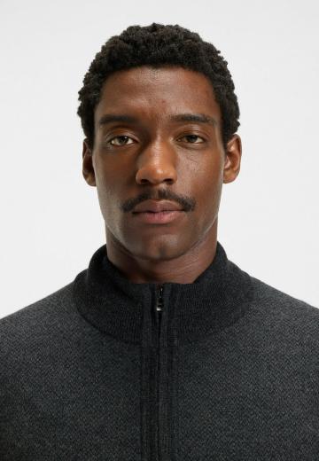 Вязаная кофта