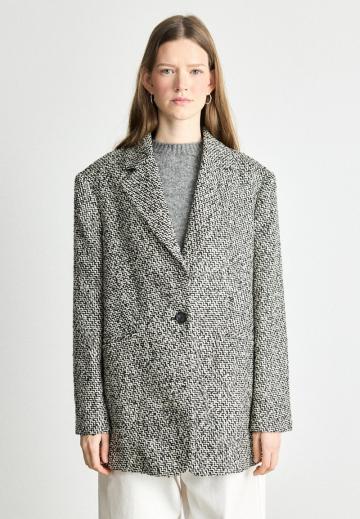 Короткое пальто