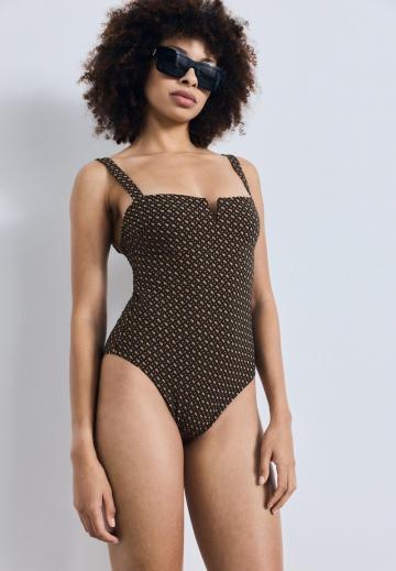 Слитный купальник