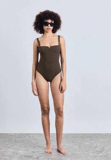 Слитный купальник