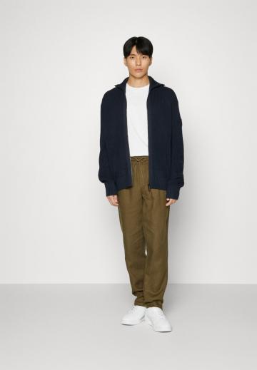 Вязаная кофта