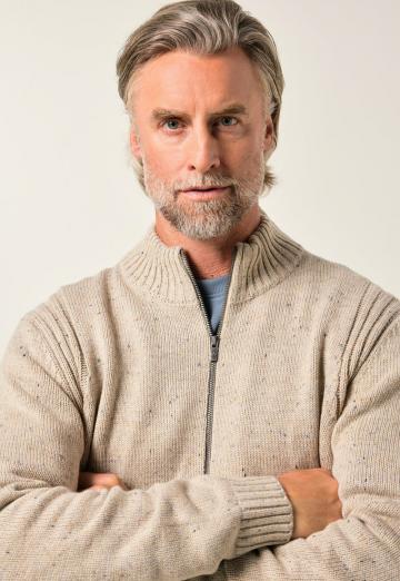 Вязаная кофта