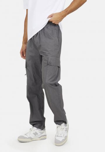 Брюки с накладными карманами