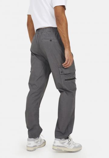 Брюки с накладными карманами