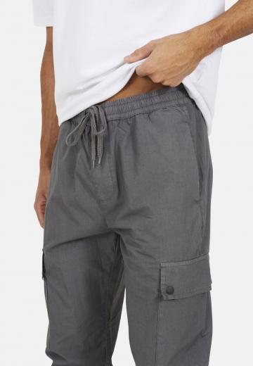 Брюки с накладными карманами