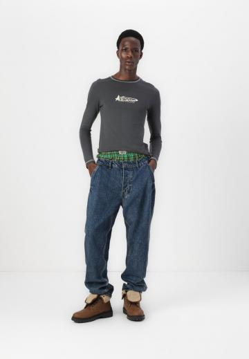 Прямые джинсы