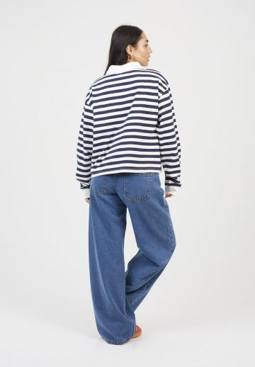 Пуловер с вырезом V