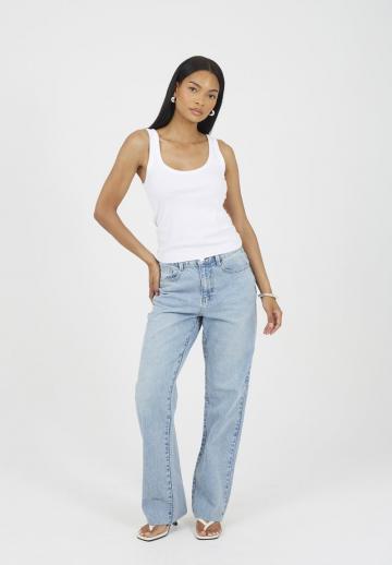 Прямые джинсы