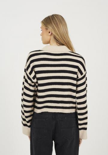 Пуловер с воротником поло