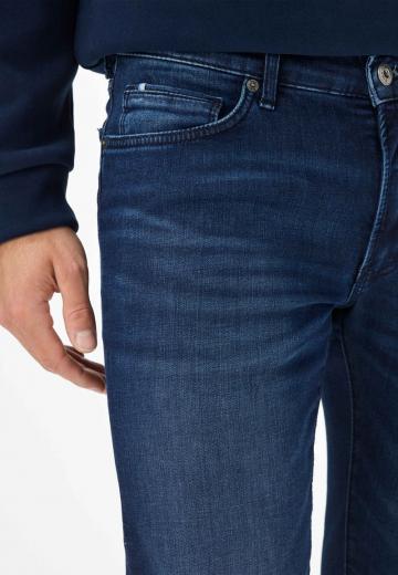 Узкие джинсы